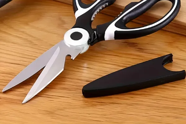 Micro-serrations grip slippery food